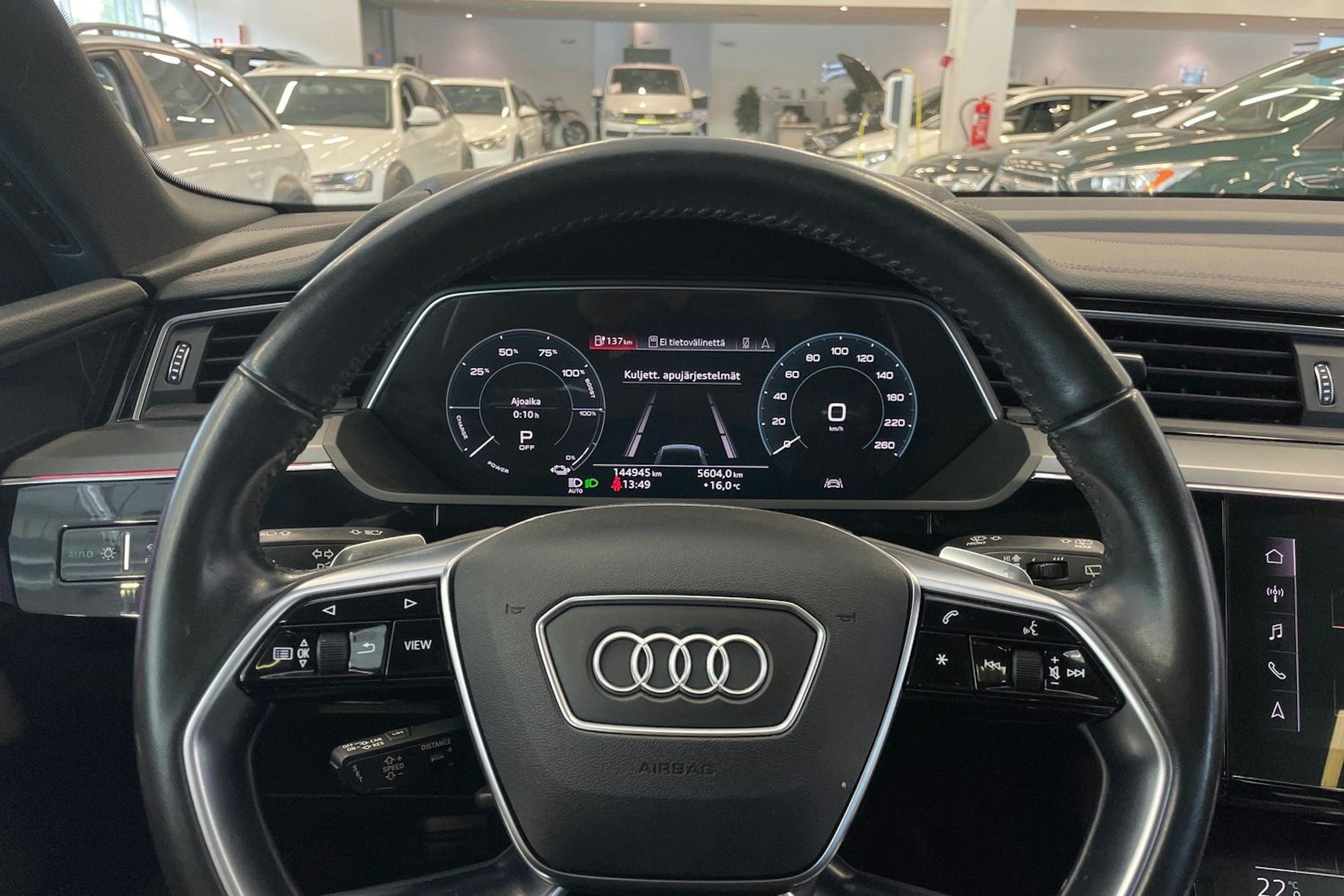 Vihreä Audi e-tron 2019 kuva 22.
