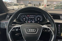Vihreä Audi e-tron 2019 kuva 22.