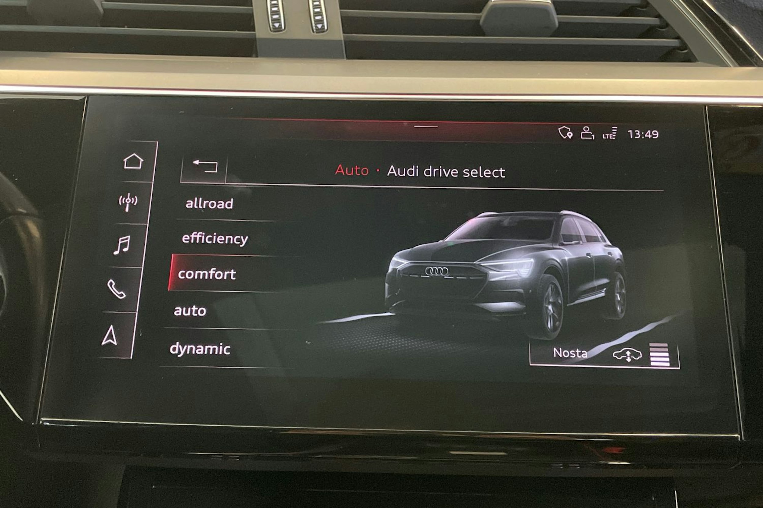 Vihreä Audi e-tron 2019 kuva 23.