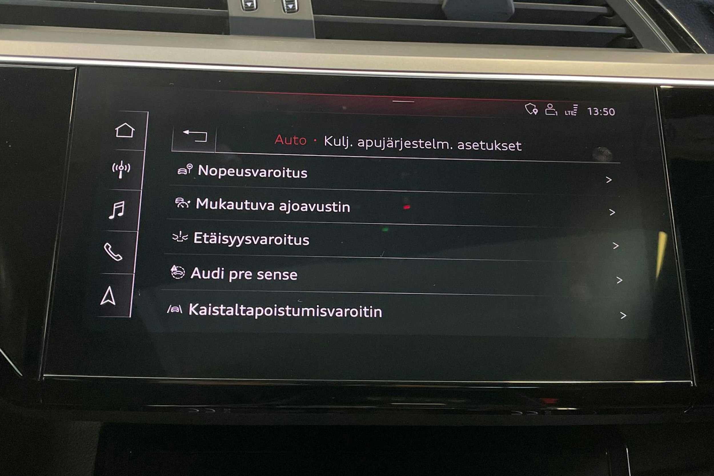 Vihreä Audi e-tron 2019 kuva 24.
