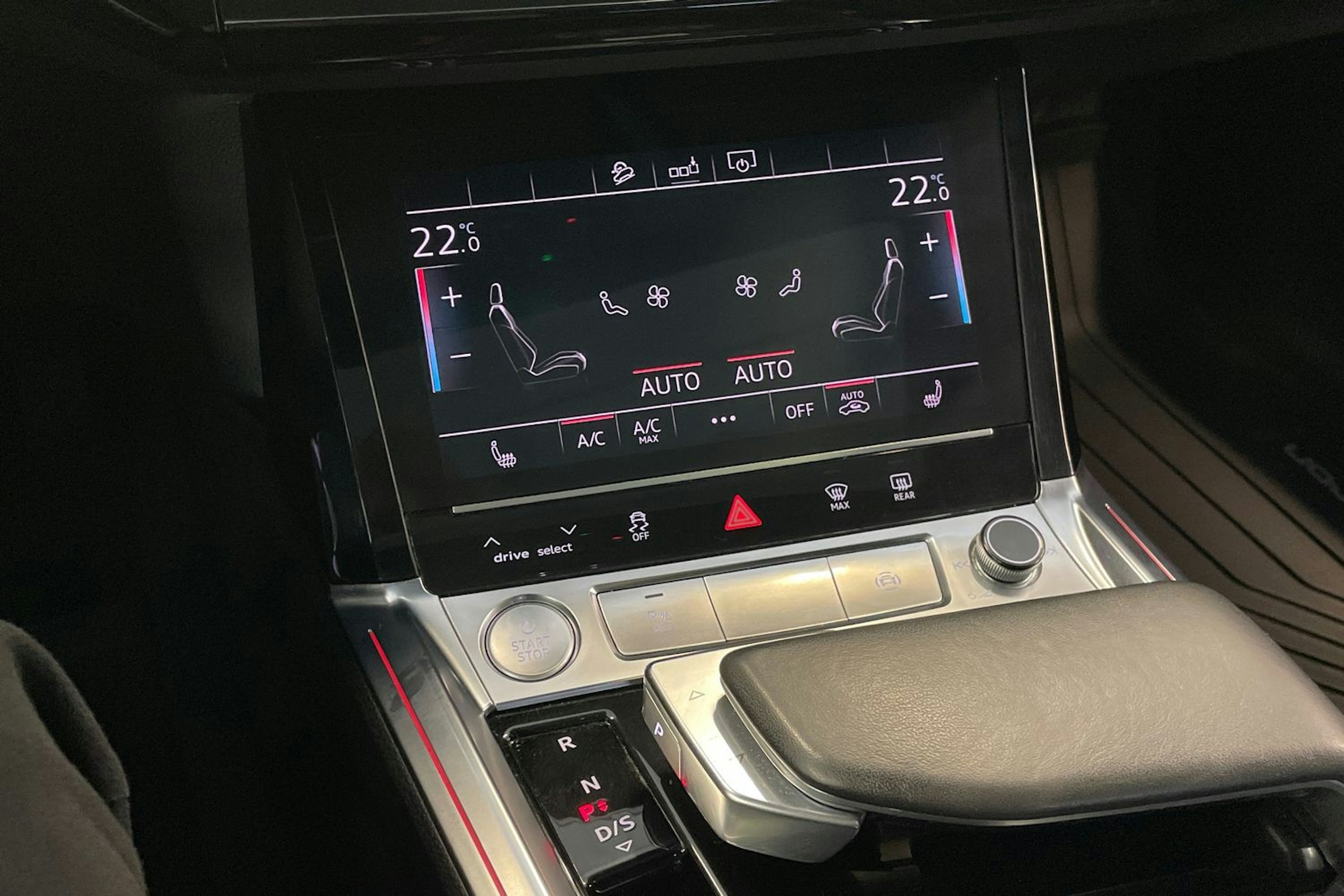 Vihreä Audi e-tron 2019 kuva 26.