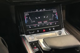 Vihreä Audi e-tron 2019 kuva 26.
