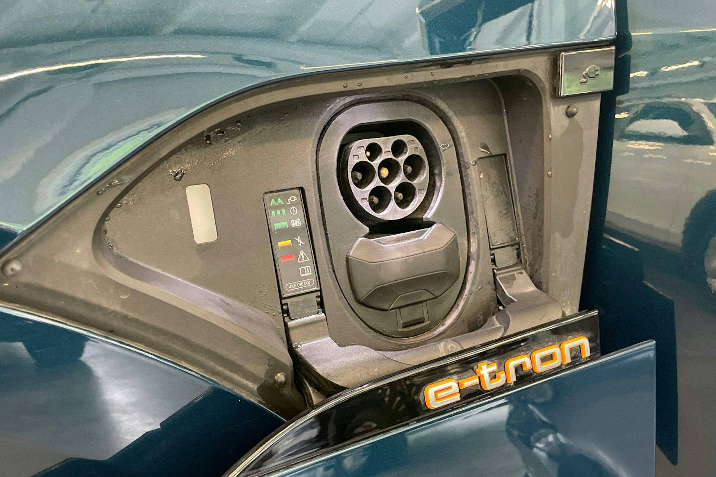 Vihreä Audi e-tron 2019 kuva 28.