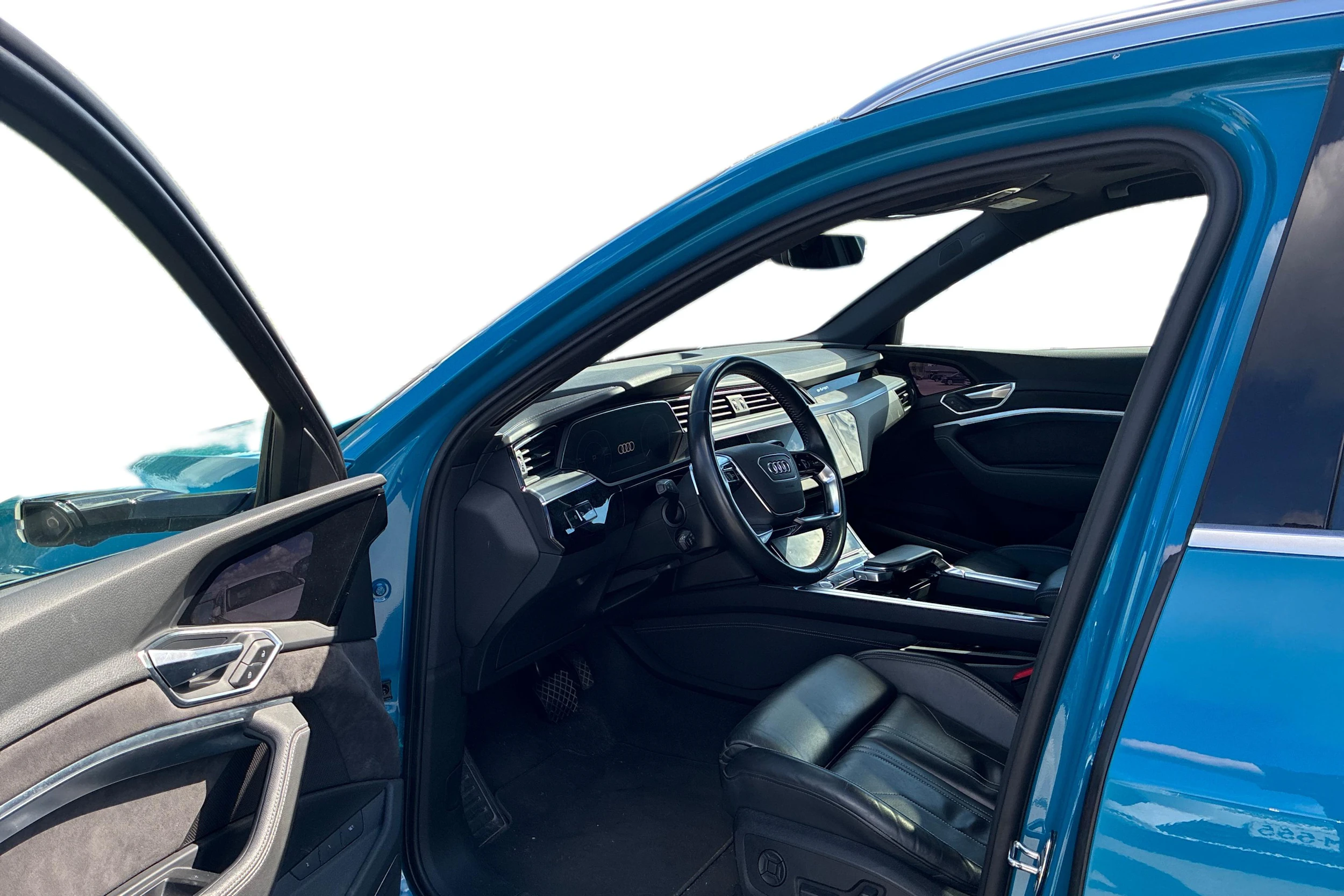 Sininen Audi e-tron 2019 kuva 3.