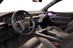 Sininen Audi e-tron 2019 kuva 6.