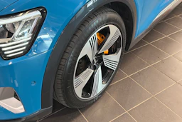 Sininen Audi e-tron 2019 kuva 10.