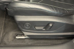 Sininen Audi e-tron 2019 kuva 14.