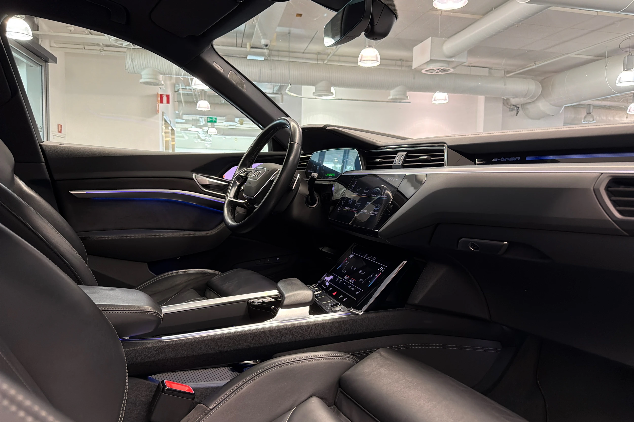 Sininen Audi e-tron 2019 kuva 16.
