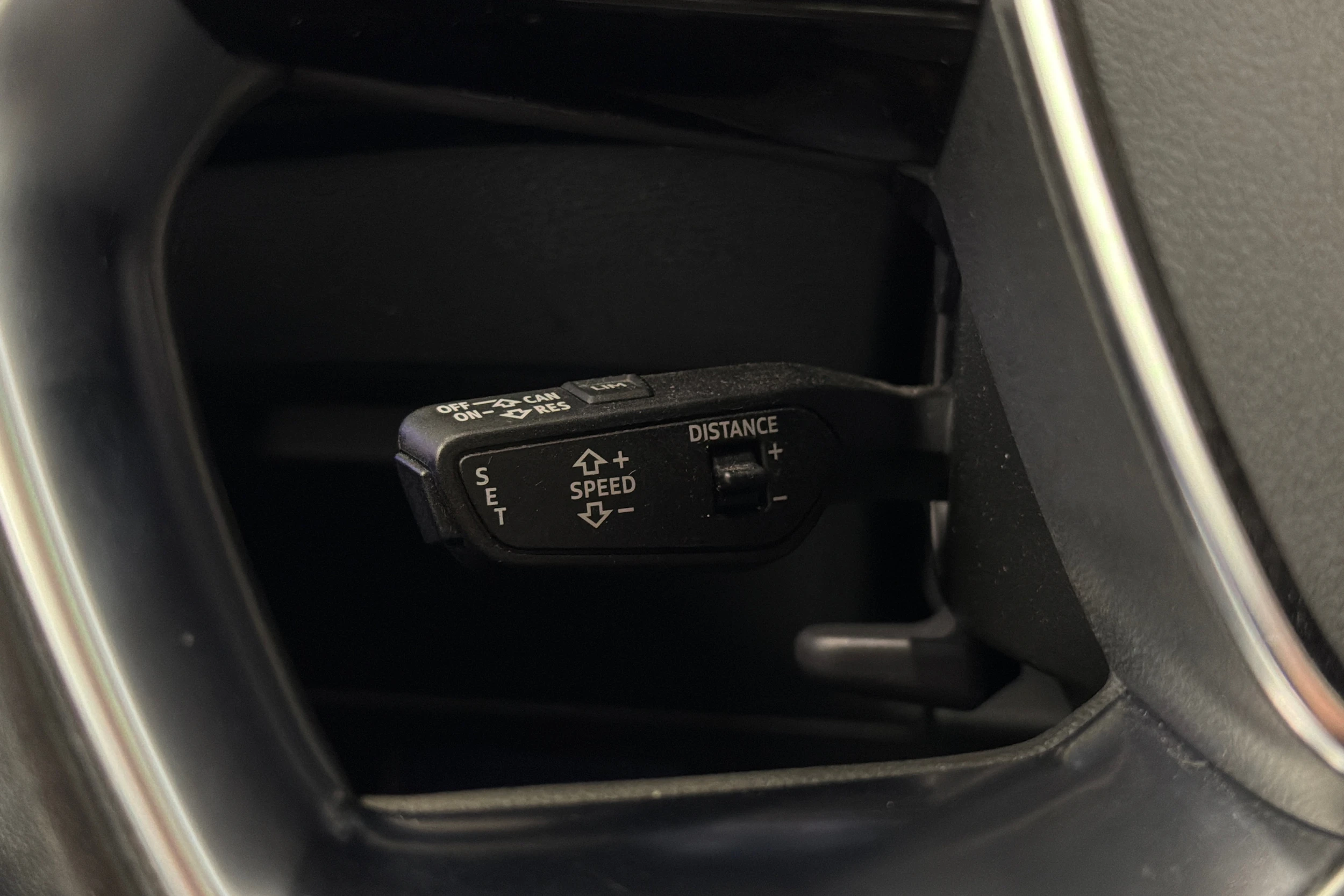 Sininen Audi e-tron 2019 kuva 21.