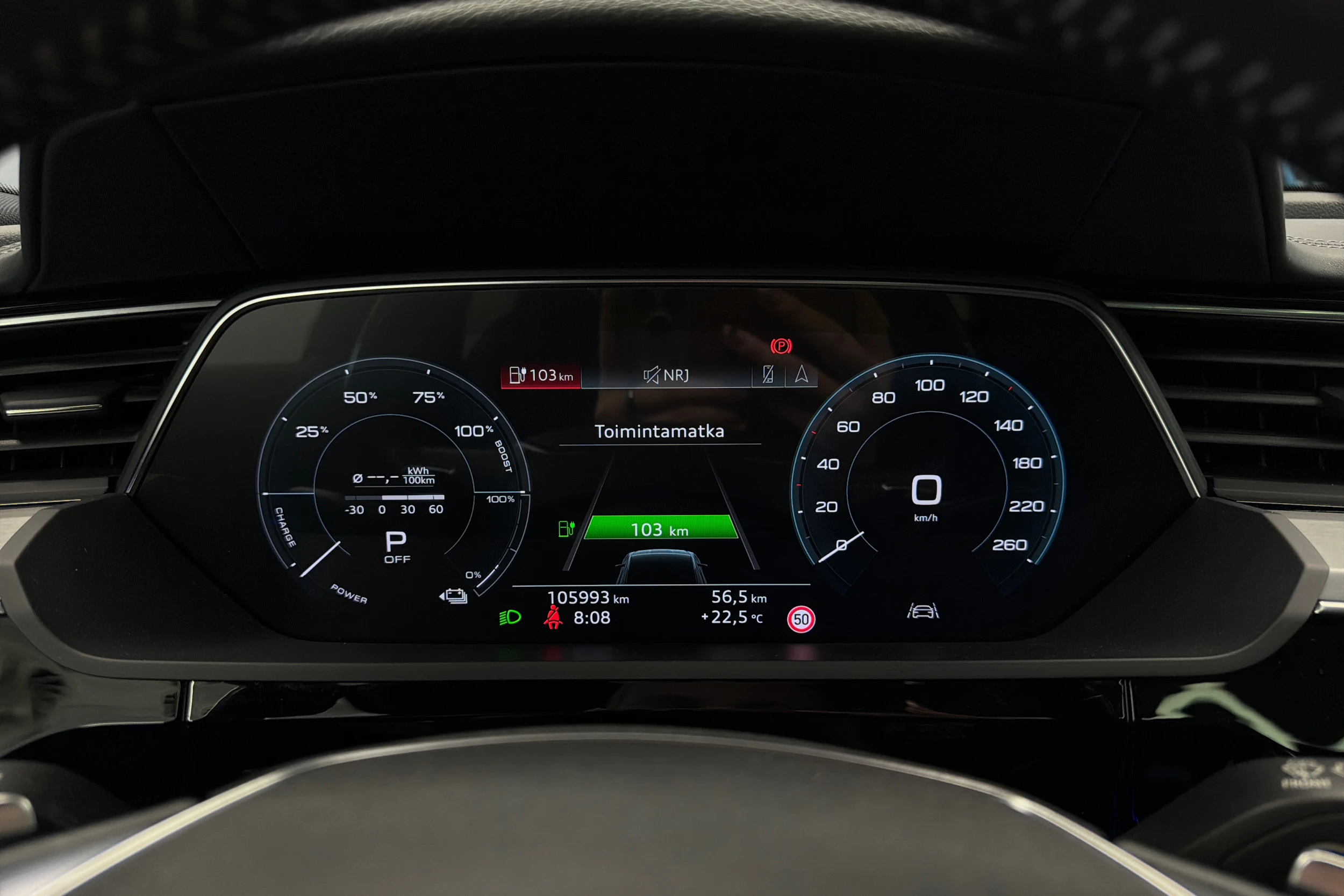 Sininen Audi e-tron 2019 kuva 23.