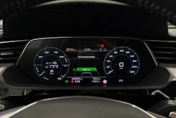 Sininen Audi e-tron 2019 kuva 23.