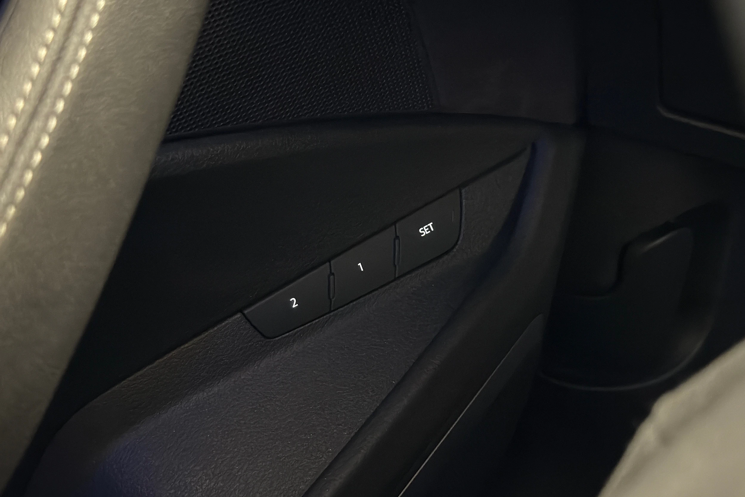 Sininen Audi e-tron 2019 kuva 24.
