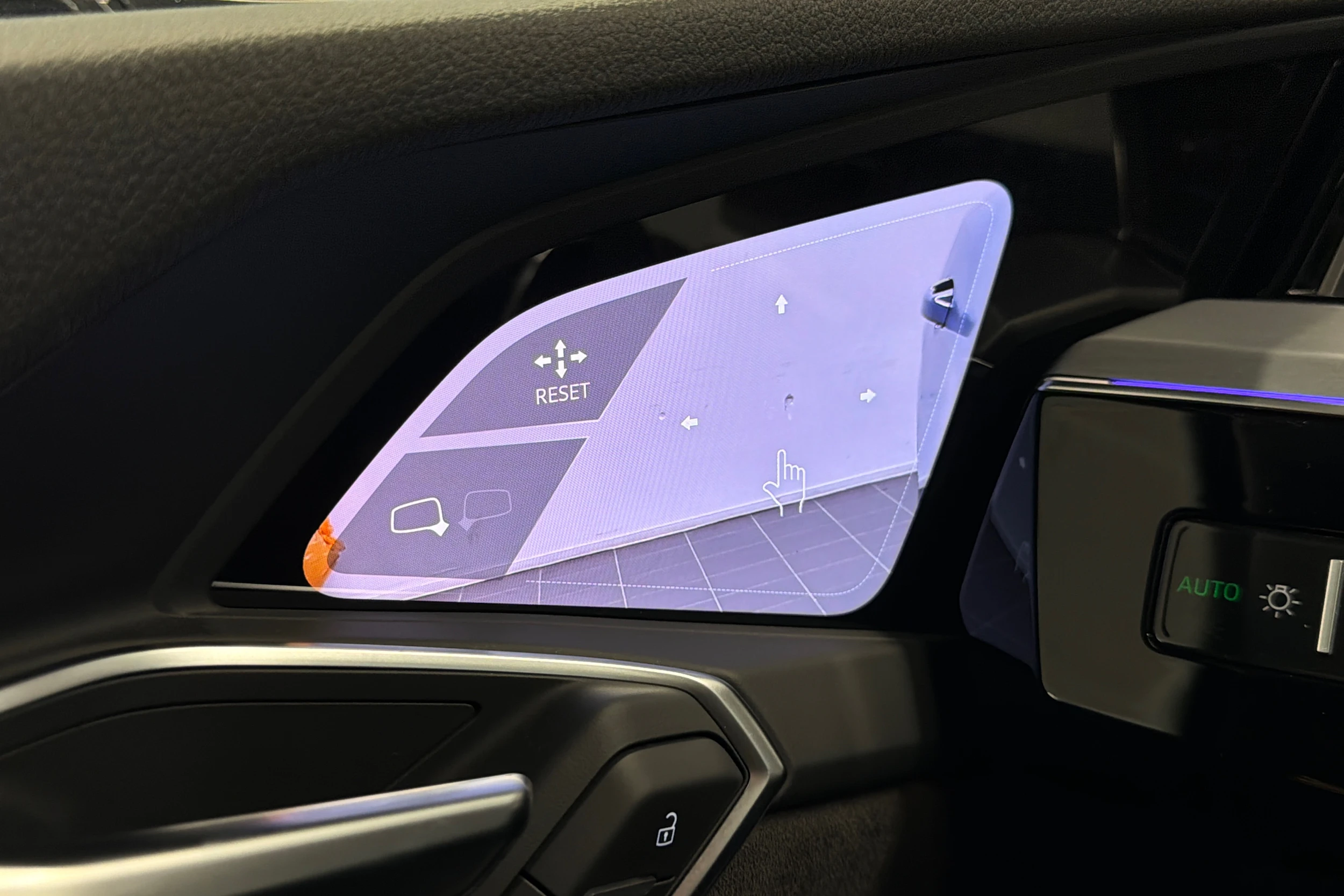 Sininen Audi e-tron 2019 kuva 25.