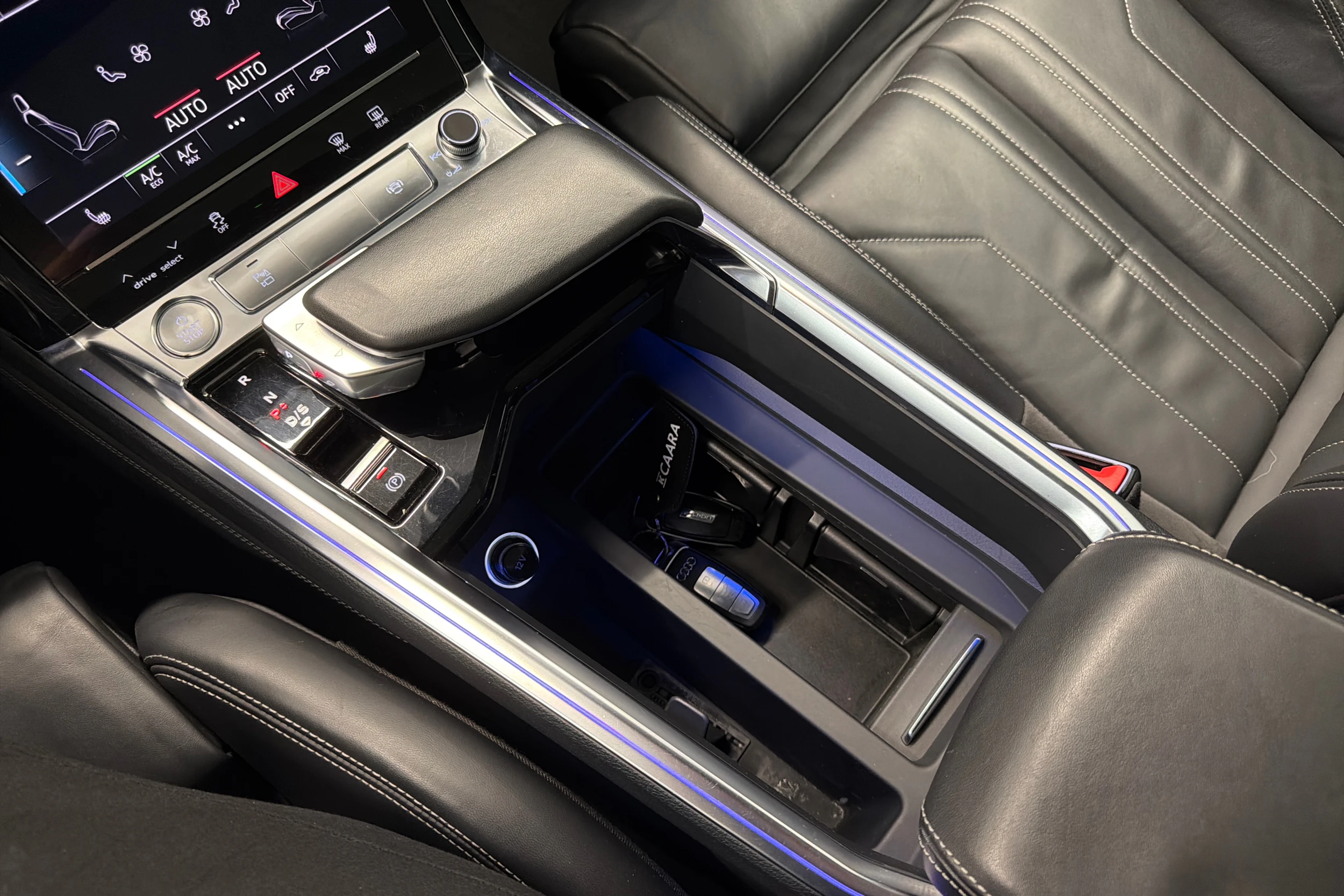Sininen Audi e-tron 2019 kuva 26.
