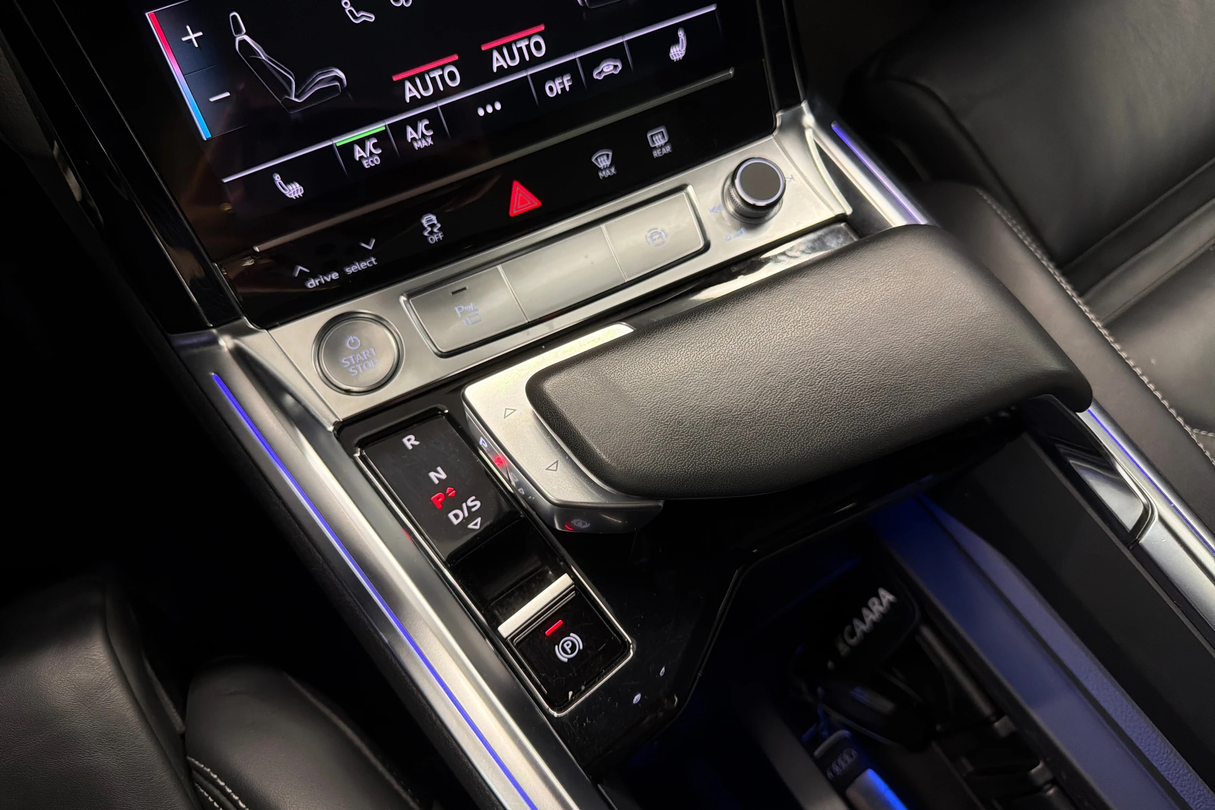 Sininen Audi e-tron 2019 kuva 27.