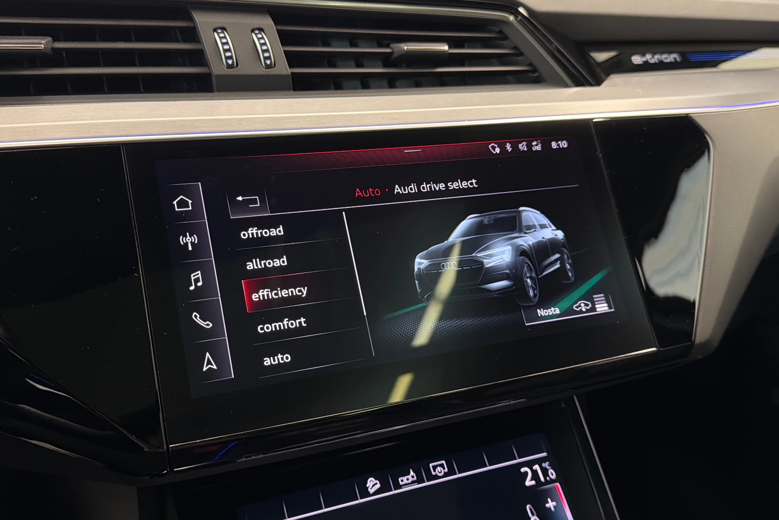 Sininen Audi e-tron 2019 kuva 31.