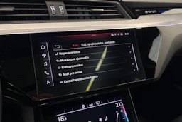 Sininen Audi e-tron 2019 kuva 32.