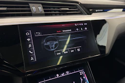 Sininen Audi e-tron 2019 kuva 33.
