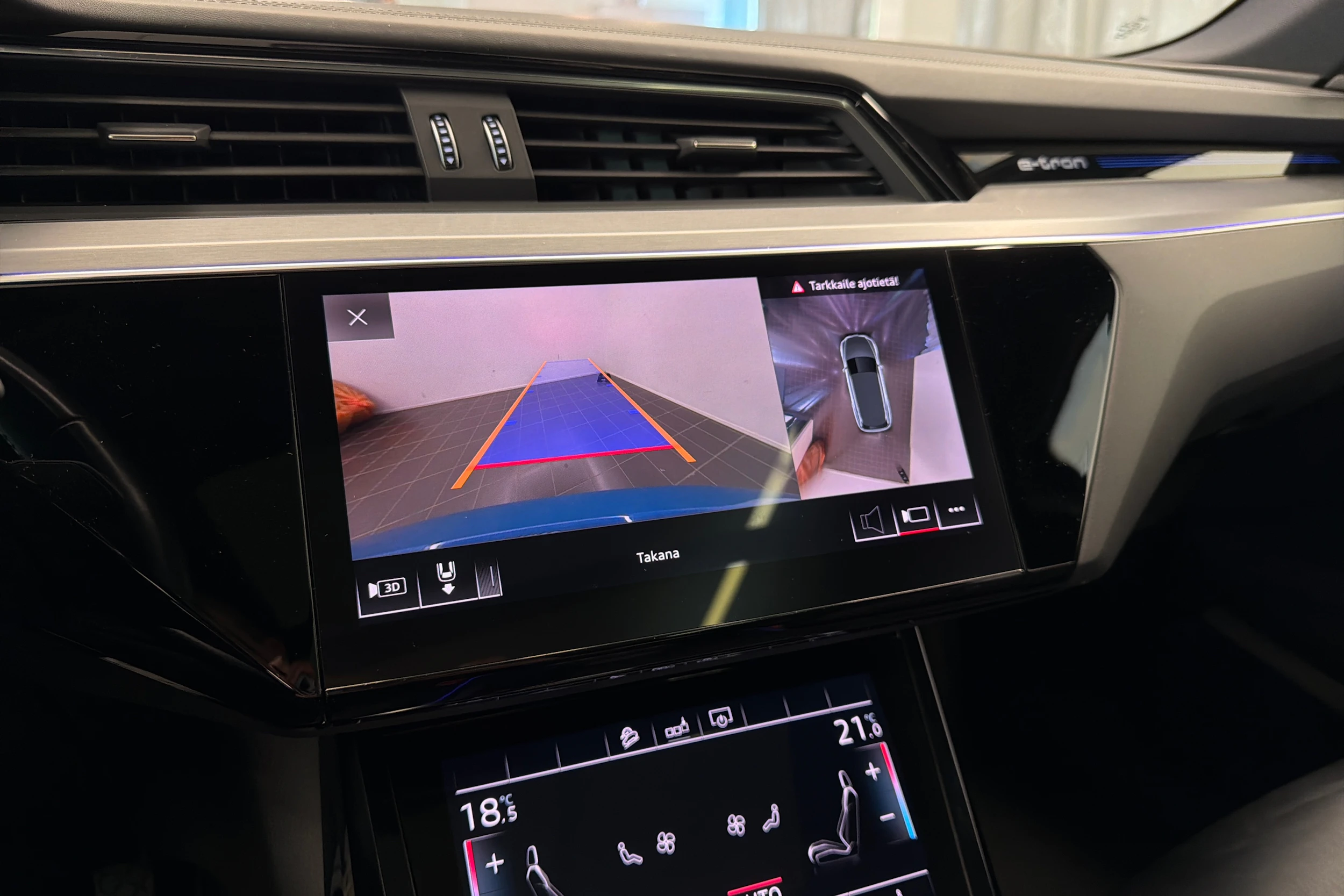 Sininen Audi e-tron 2019 kuva 36.