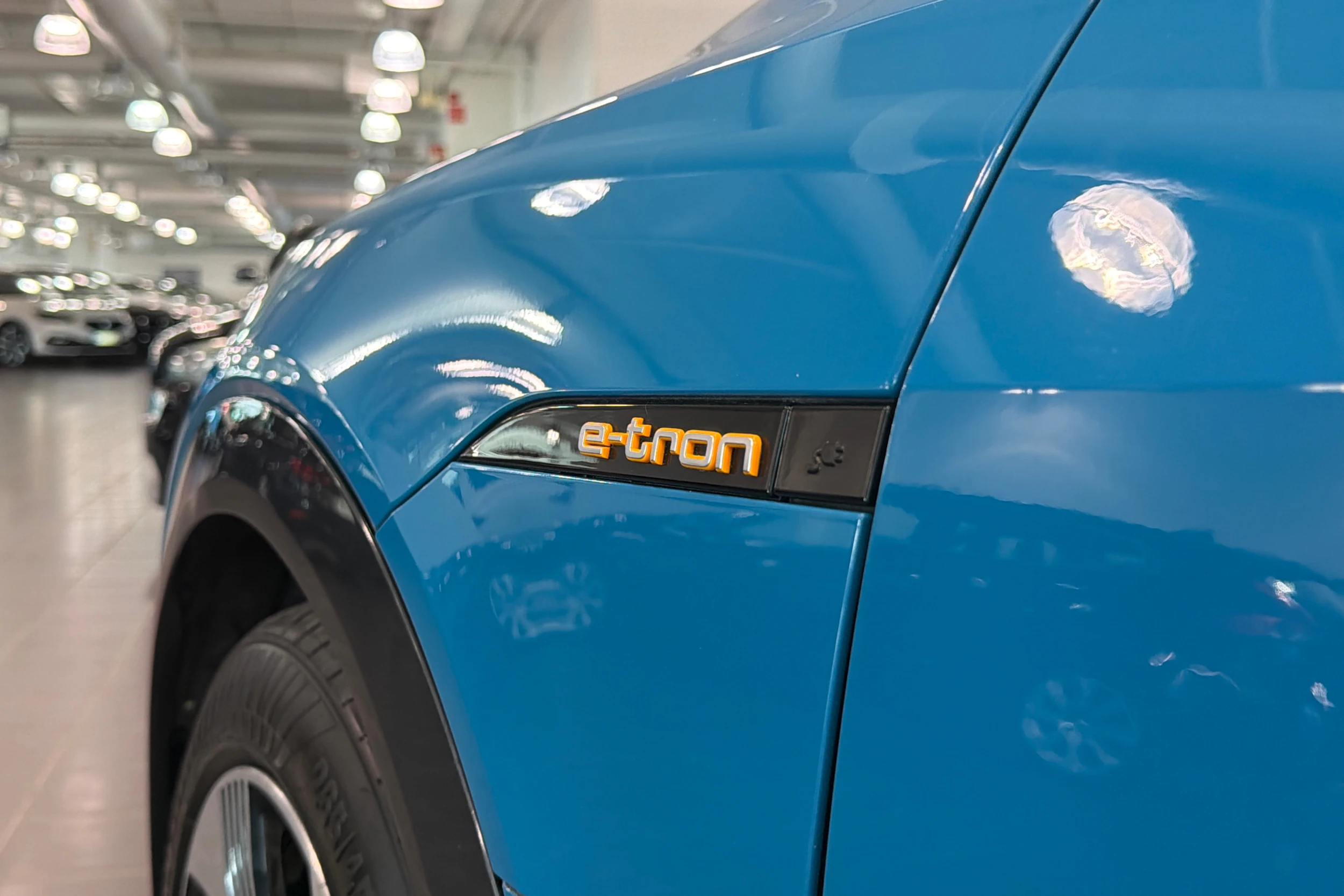 Sininen Audi e-tron 2019 kuva 39.