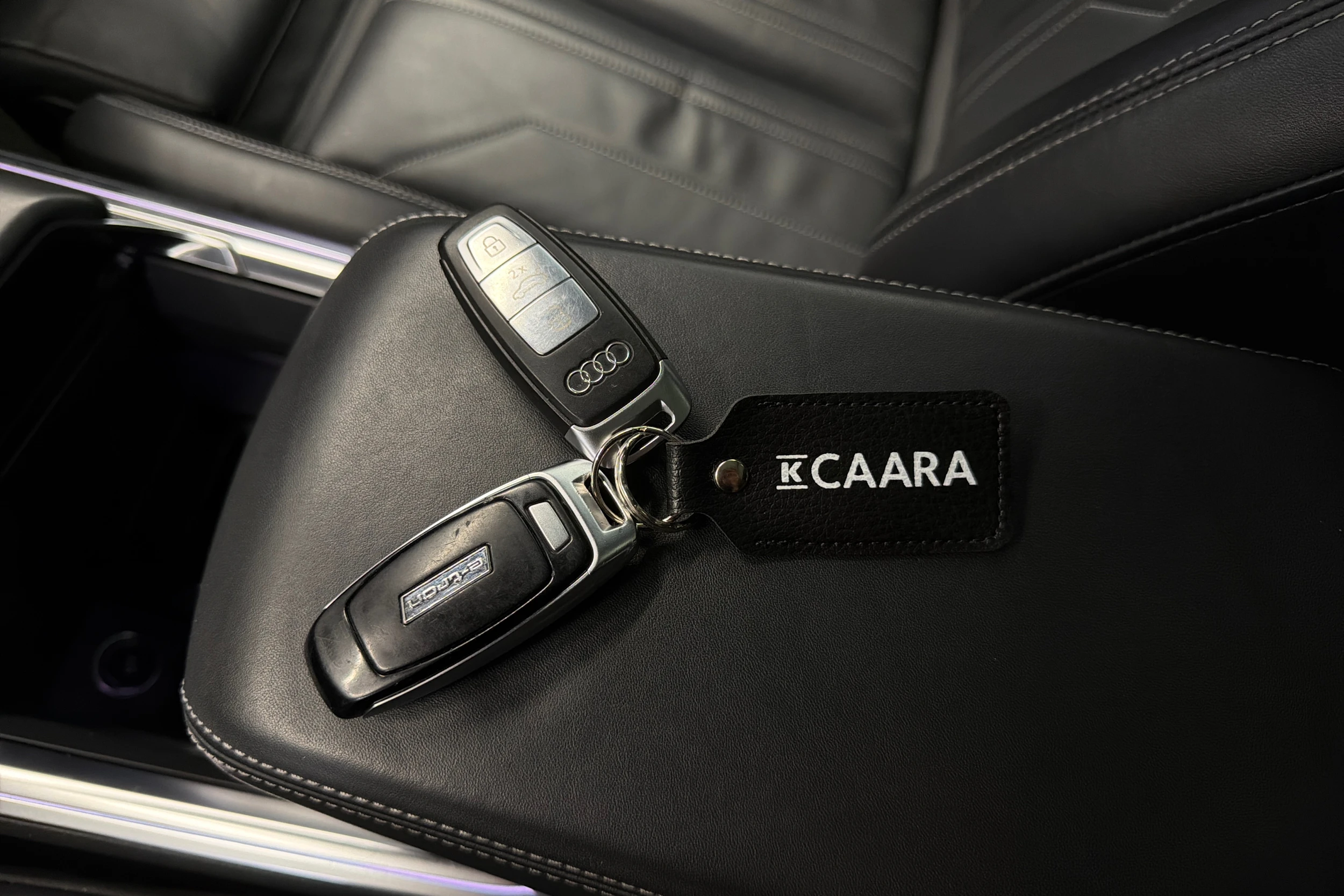 Sininen Audi e-tron 2019 kuva 40.