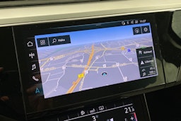 sininen Audi e-tron 2019 kuva 12.