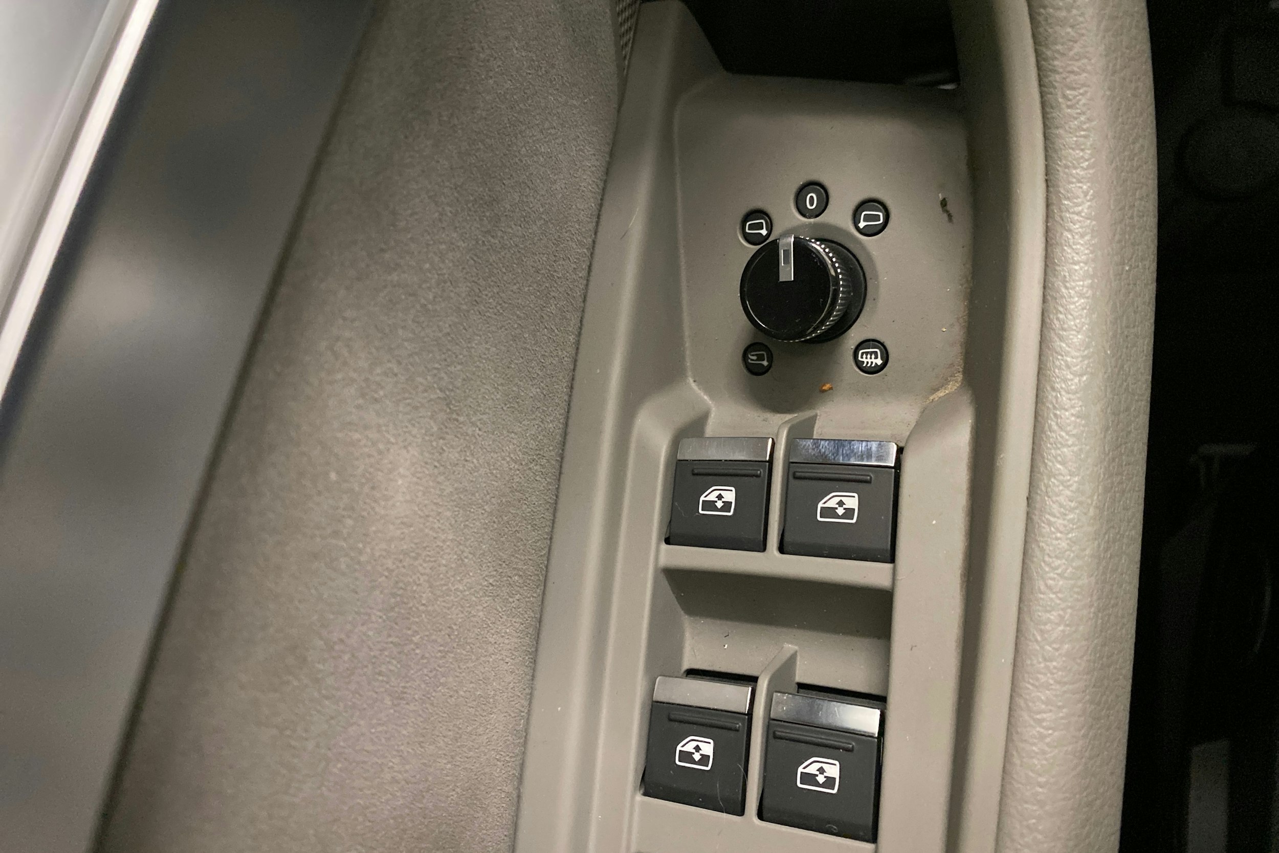 sininen Audi e-tron 2019 kuva 15.