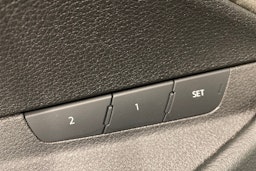 sininen Audi e-tron 2019 kuva 18.