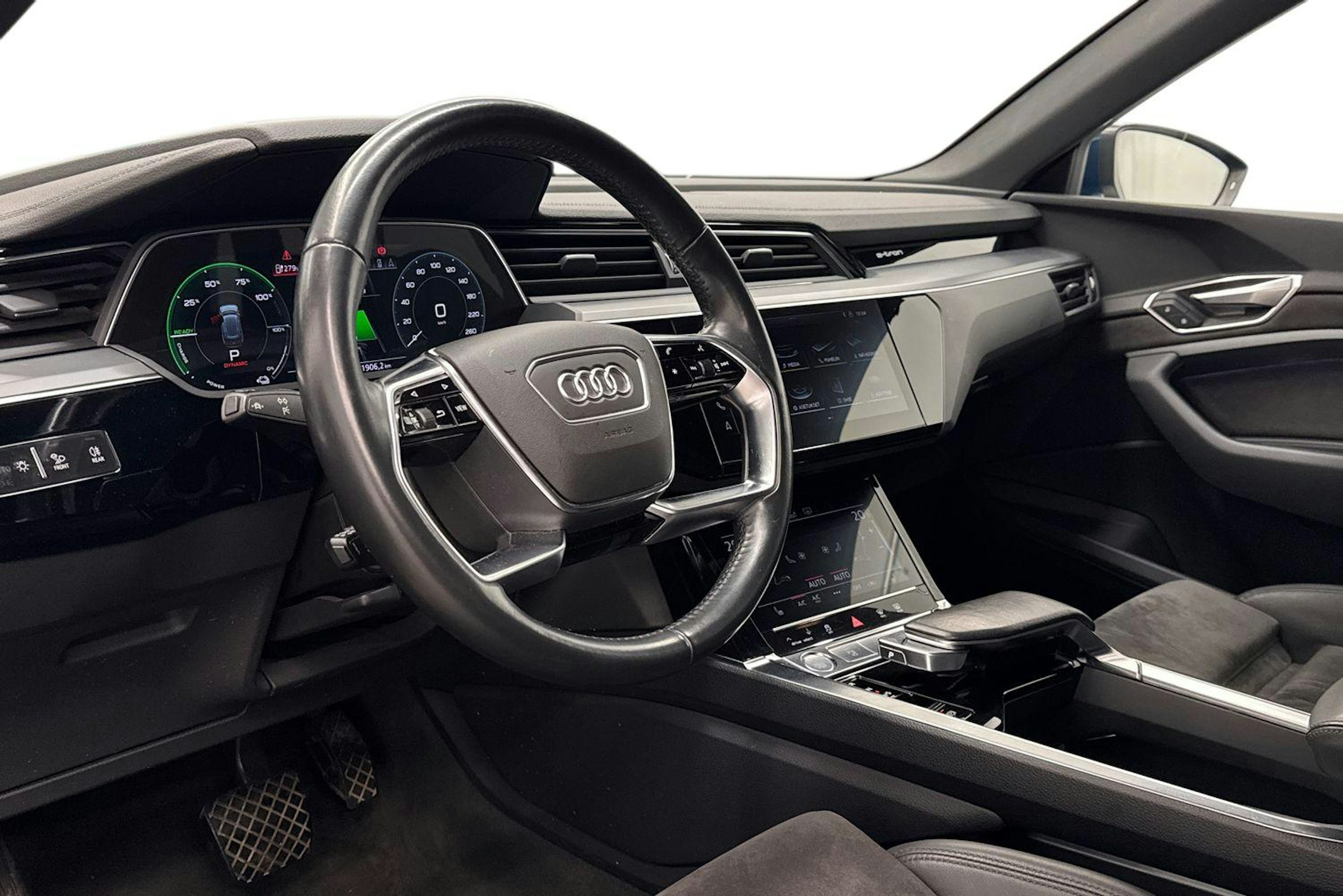 met. sininen Audi e-tron 2019 kuva 6.