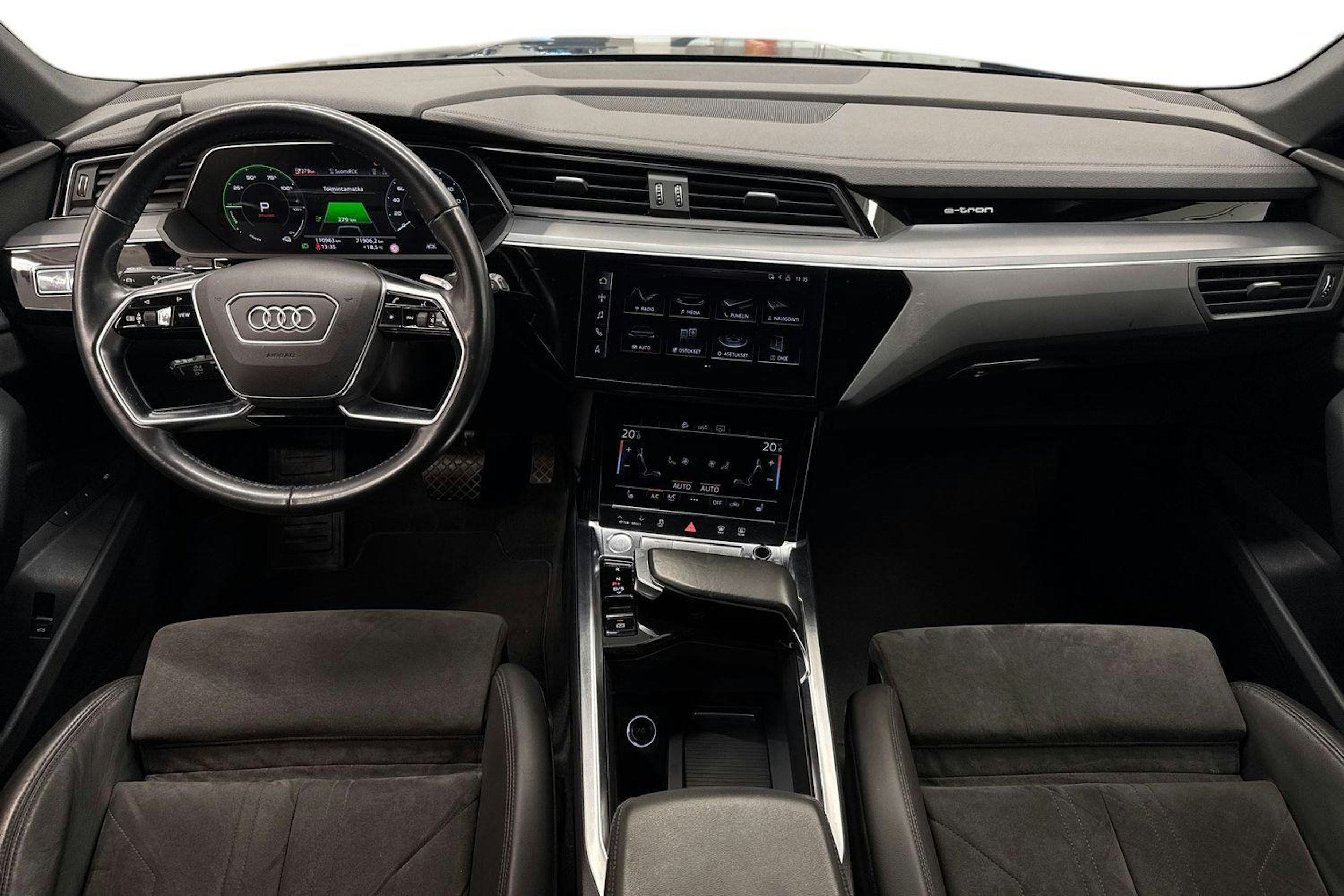 met. sininen Audi e-tron 2019 kuva 7.