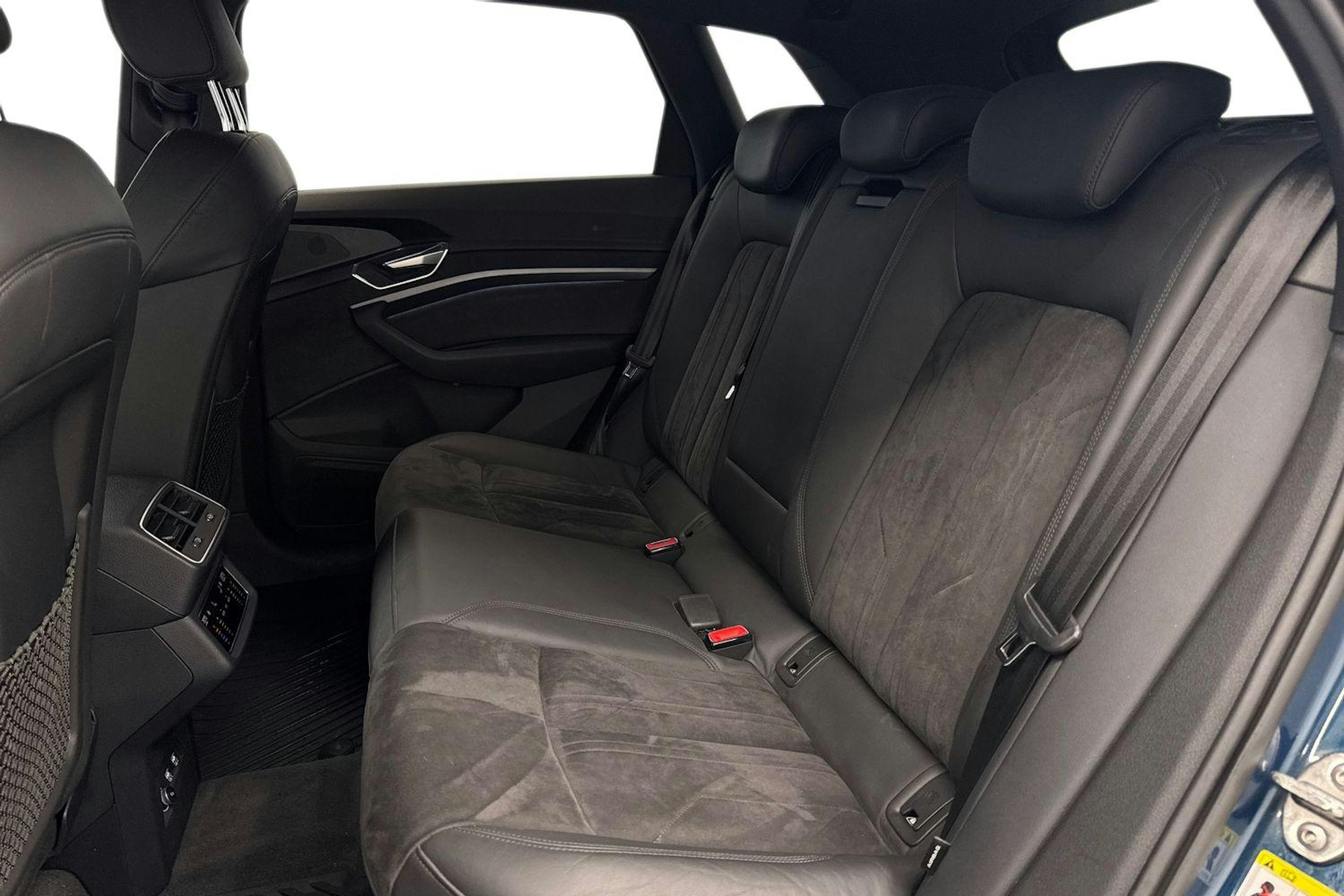 met. sininen Audi e-tron 2019 kuva 8.