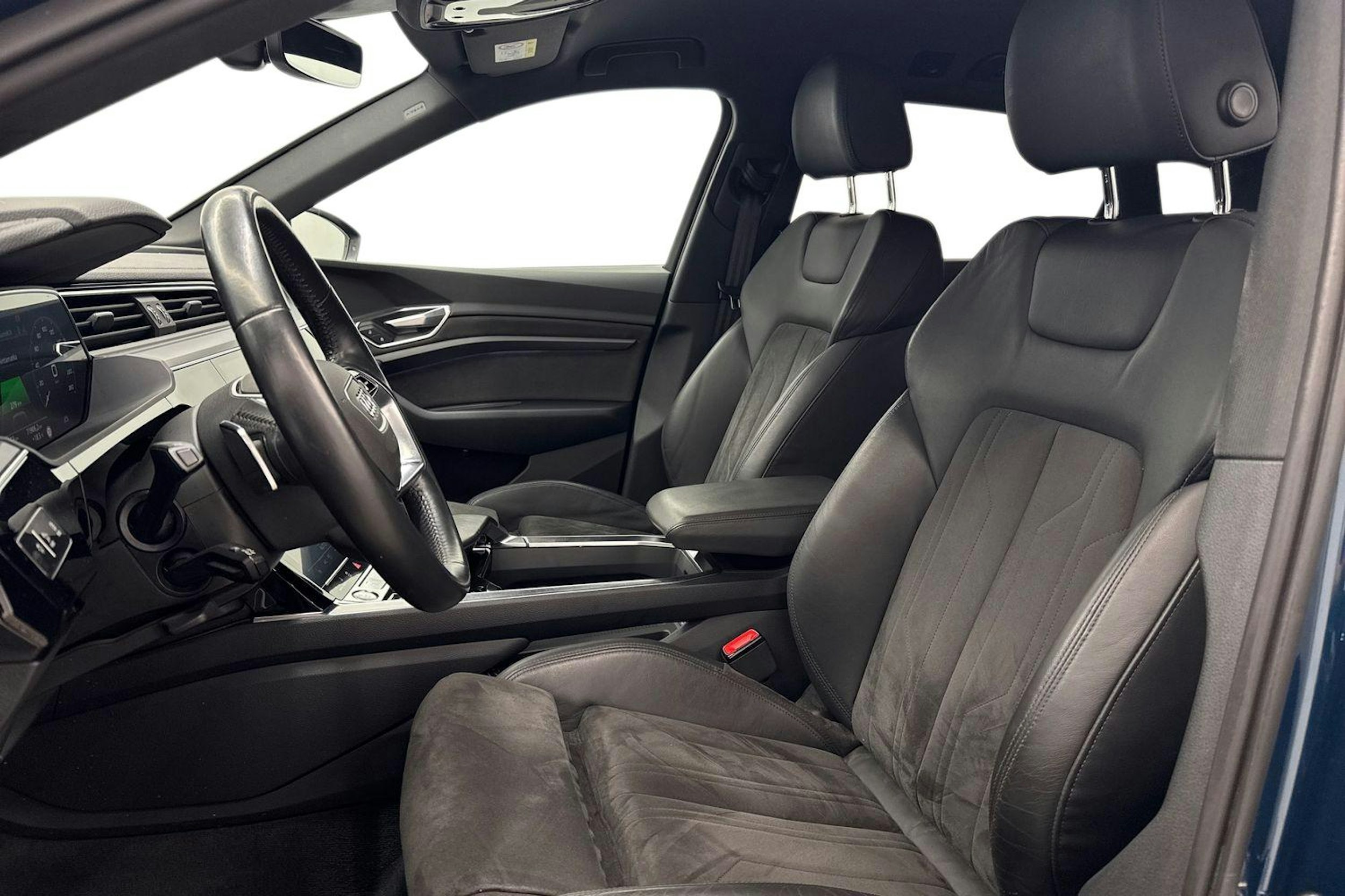 met. sininen Audi e-tron 2019 kuva 9.