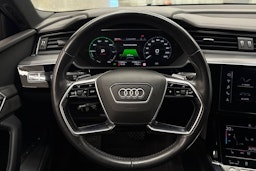 met. sininen Audi e-tron 2019 kuva 11.