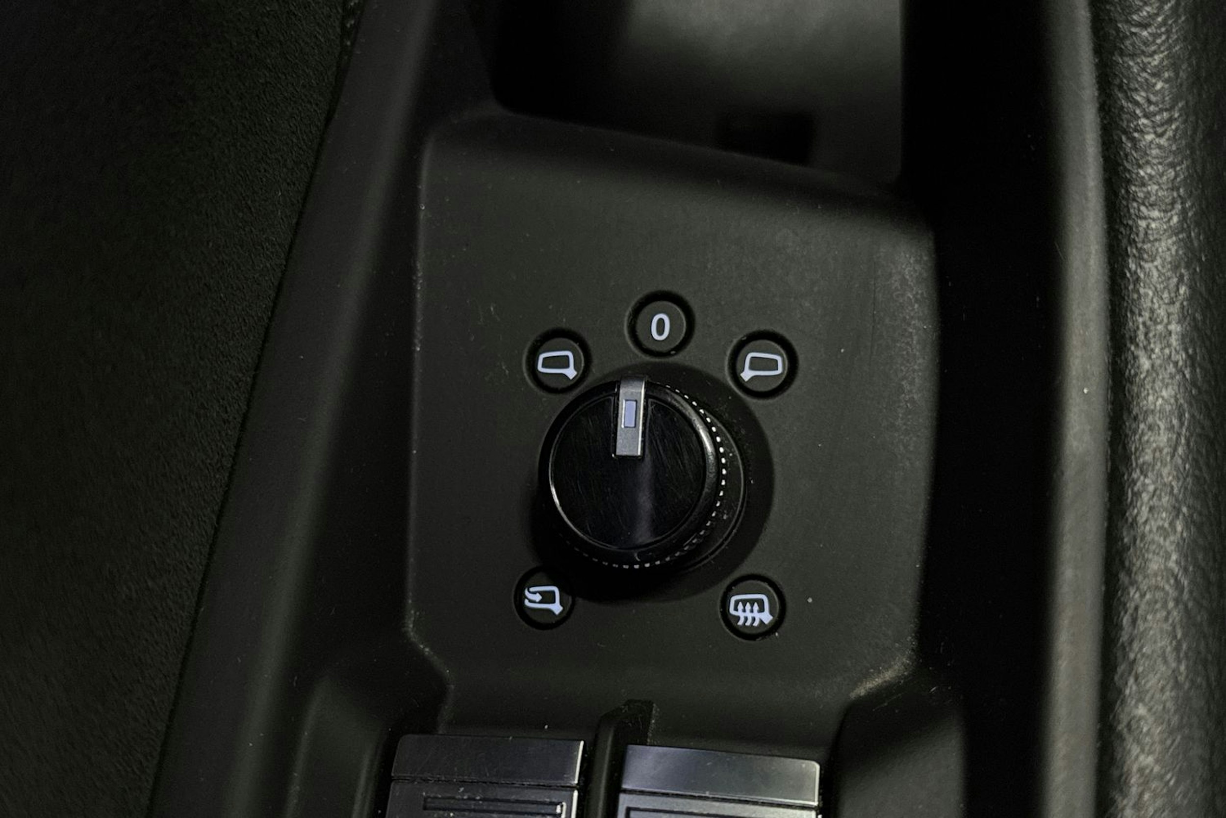 met. sininen Audi e-tron 2019 kuva 17.