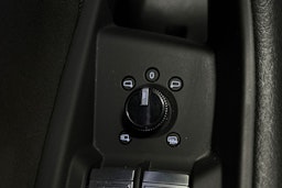 met. sininen Audi e-tron 2019 kuva 17.