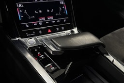 met. sininen Audi e-tron 2019 kuva 19.