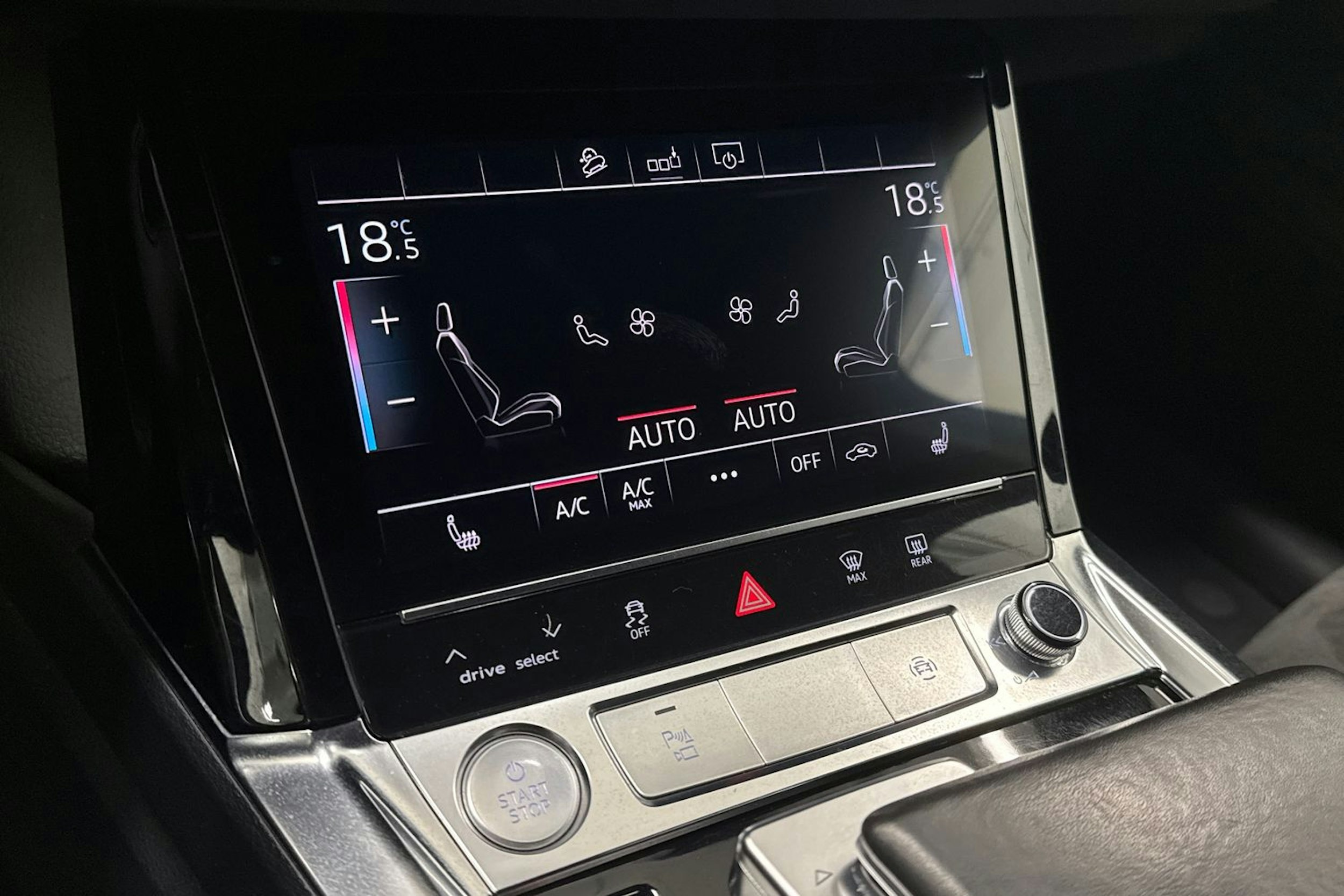 met. sininen Audi e-tron 2019 kuva 20.