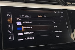 met. sininen Audi e-tron 2019 kuva 23.