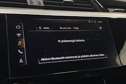 met. sininen Audi e-tron 2019 kuva 24.