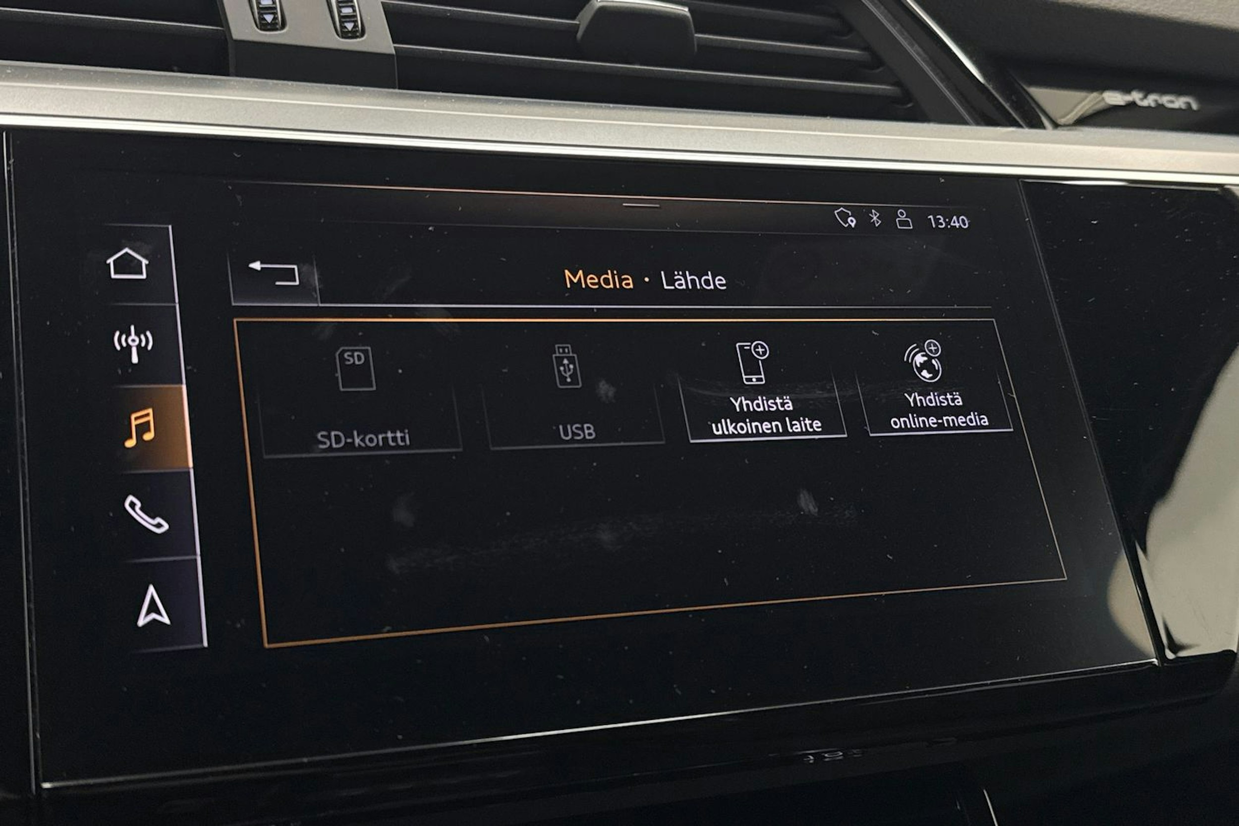 met. sininen Audi e-tron 2019 kuva 25.