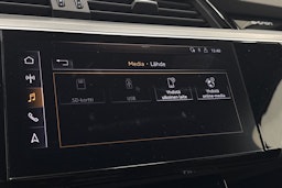met. sininen Audi e-tron 2019 kuva 25.