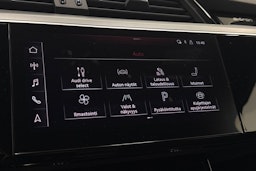 met. sininen Audi e-tron 2019 kuva 26.