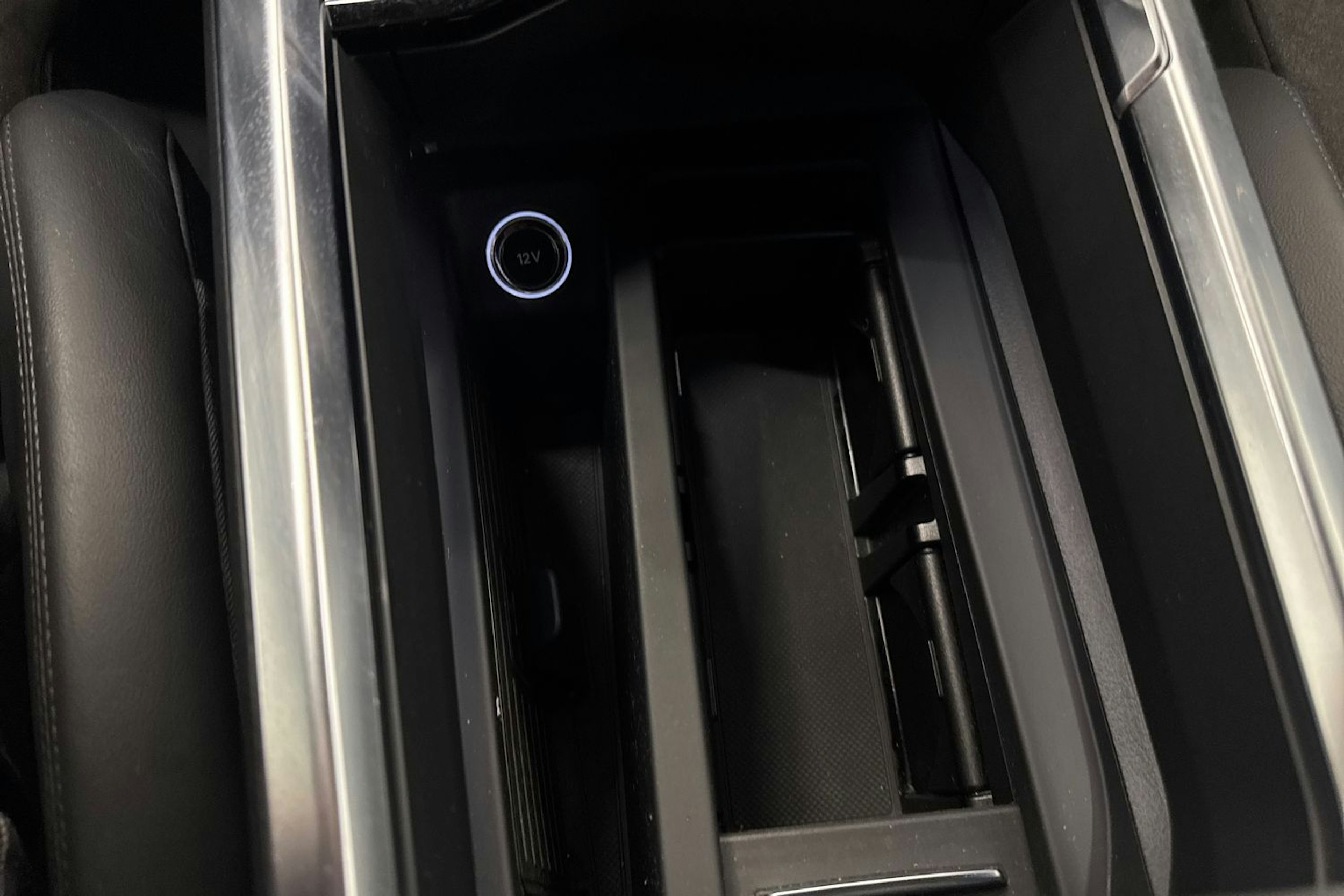 met. sininen Audi e-tron 2019 kuva 31.