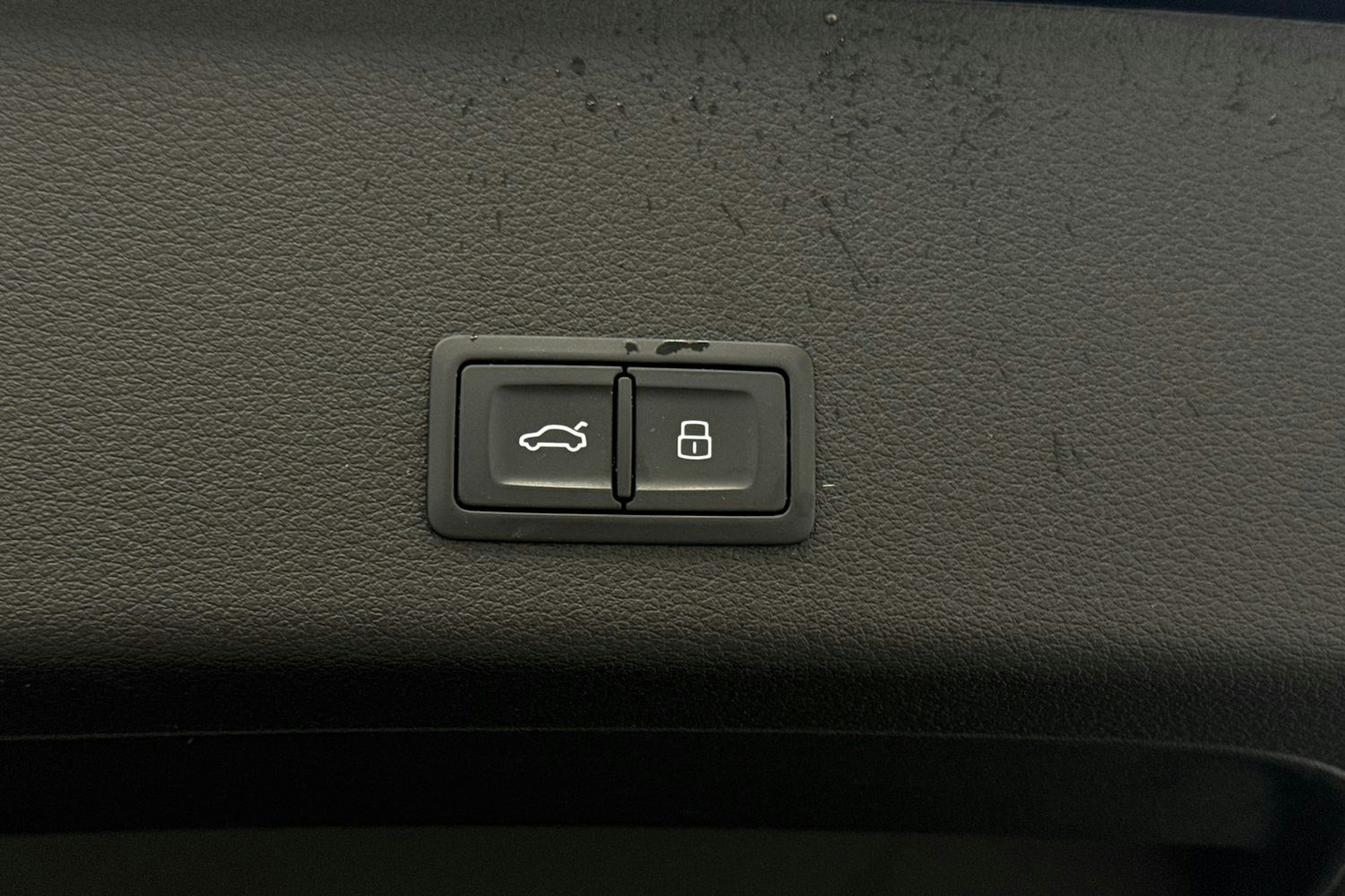 met. sininen Audi e-tron 2019 kuva 34.