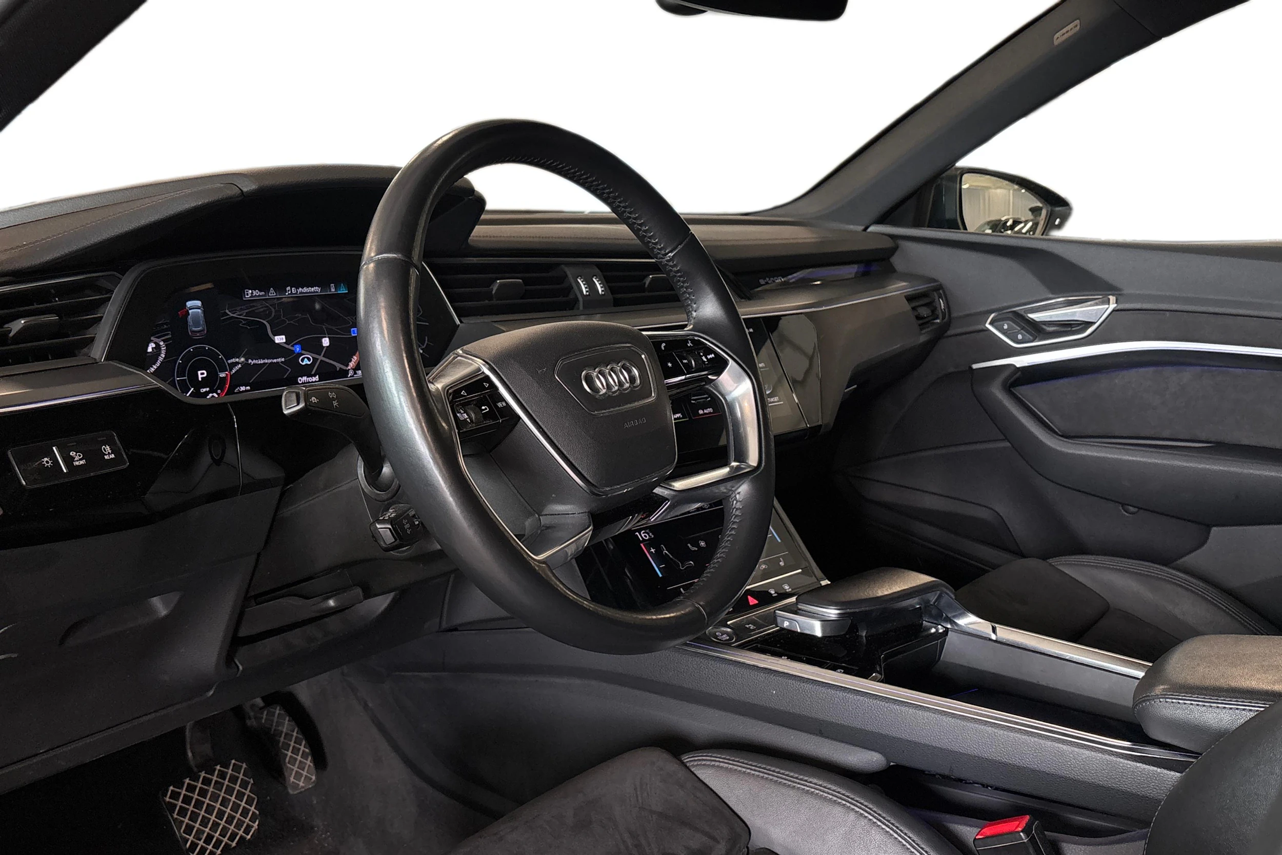 sininen Audi e-tron 2020 kuva 3.