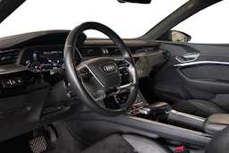 sininen Audi e-tron 2020 kuva 3.