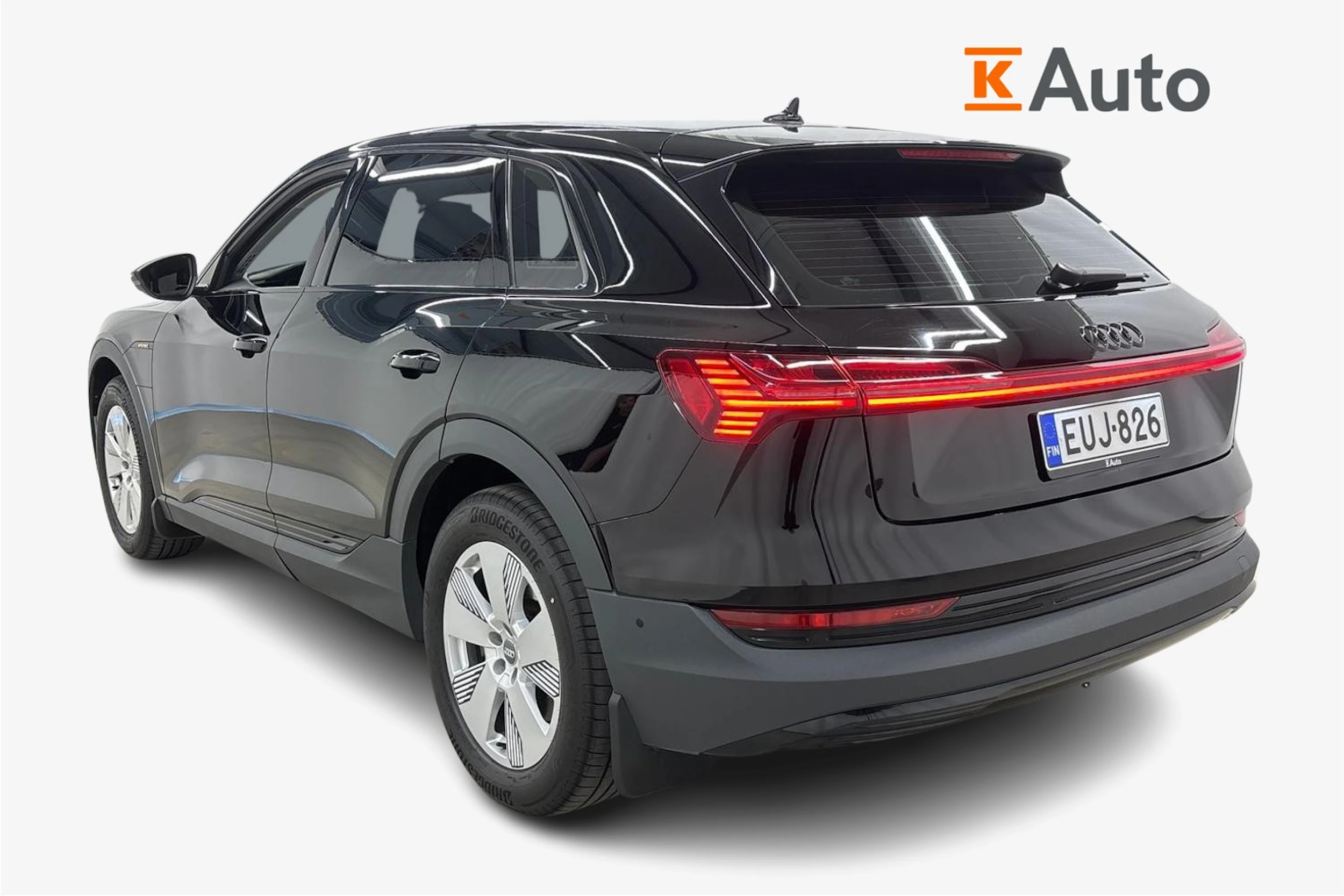 musta Audi e-tron 2020 kuva 3.