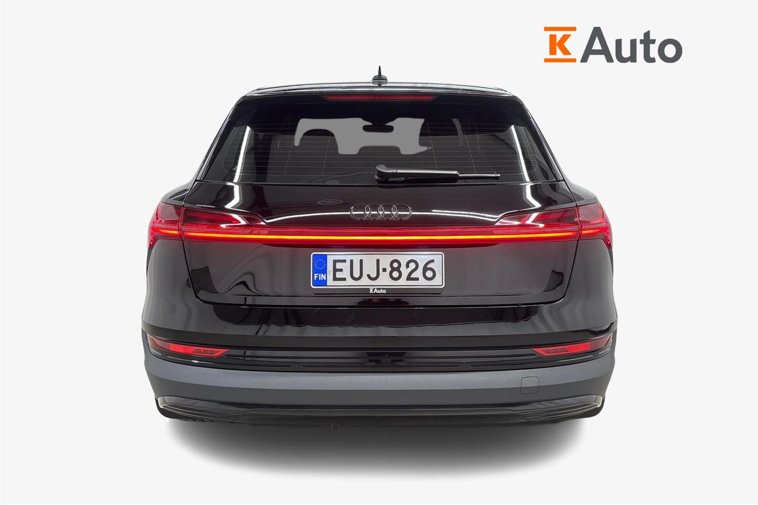 musta Audi e-tron 2020 kuva 4.