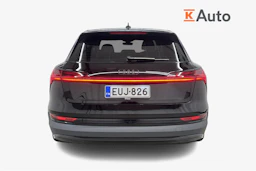 musta Audi e-tron 2020 kuva 4.