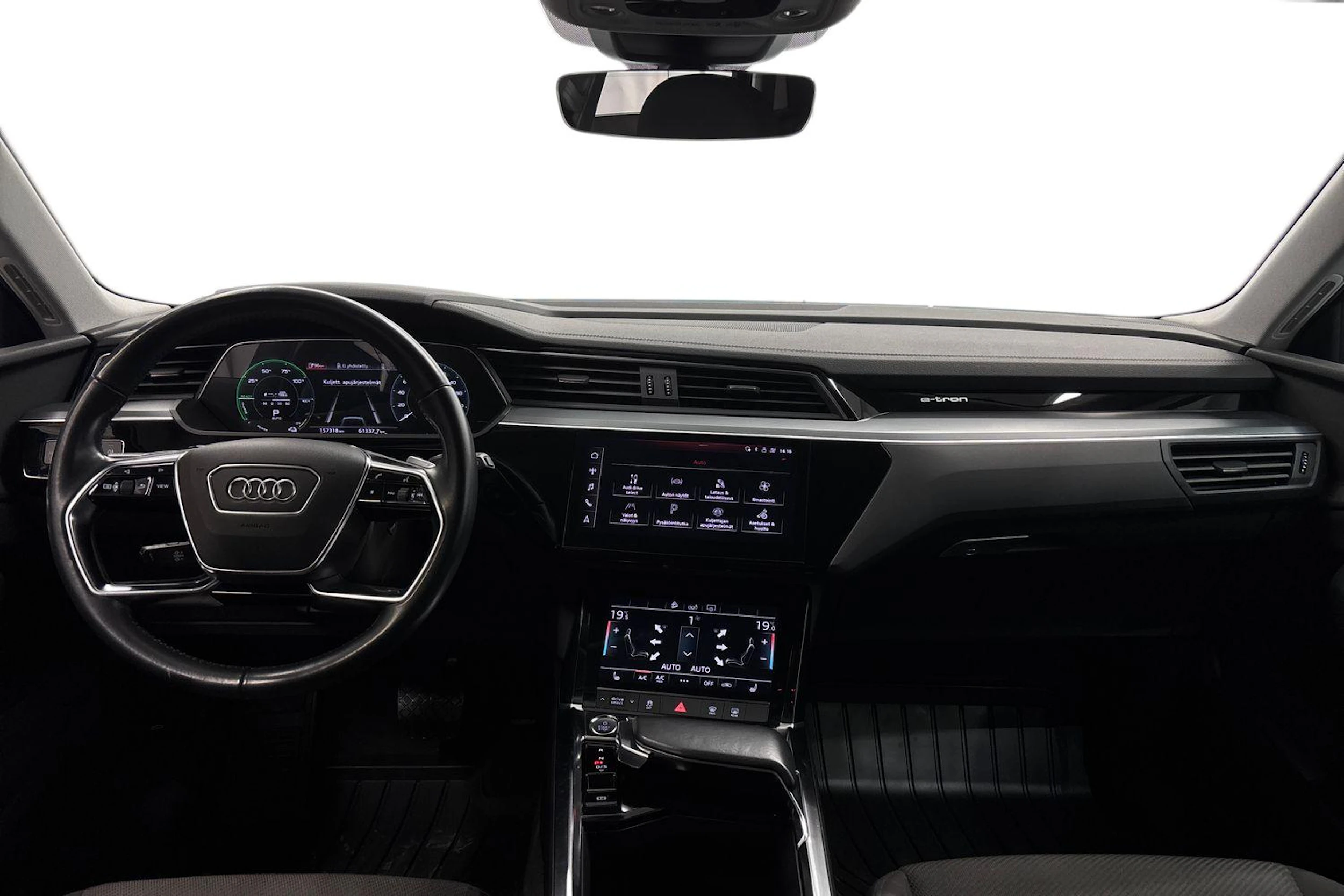 musta Audi e-tron 2020 kuva 9.